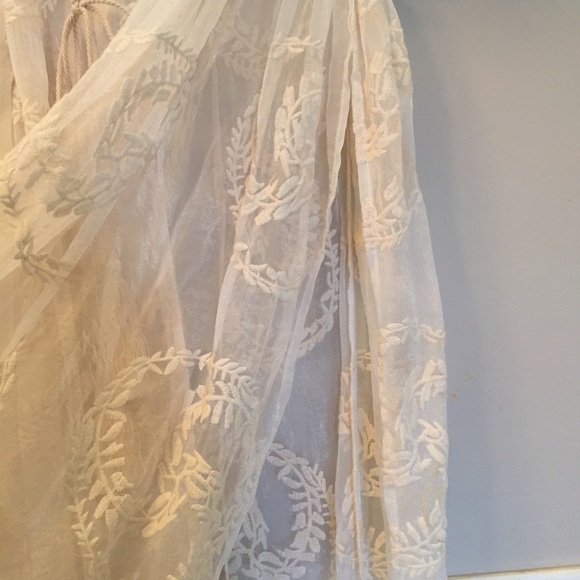 ❌SOLD❌Boutique Lace Duster - Picture 4 of 7